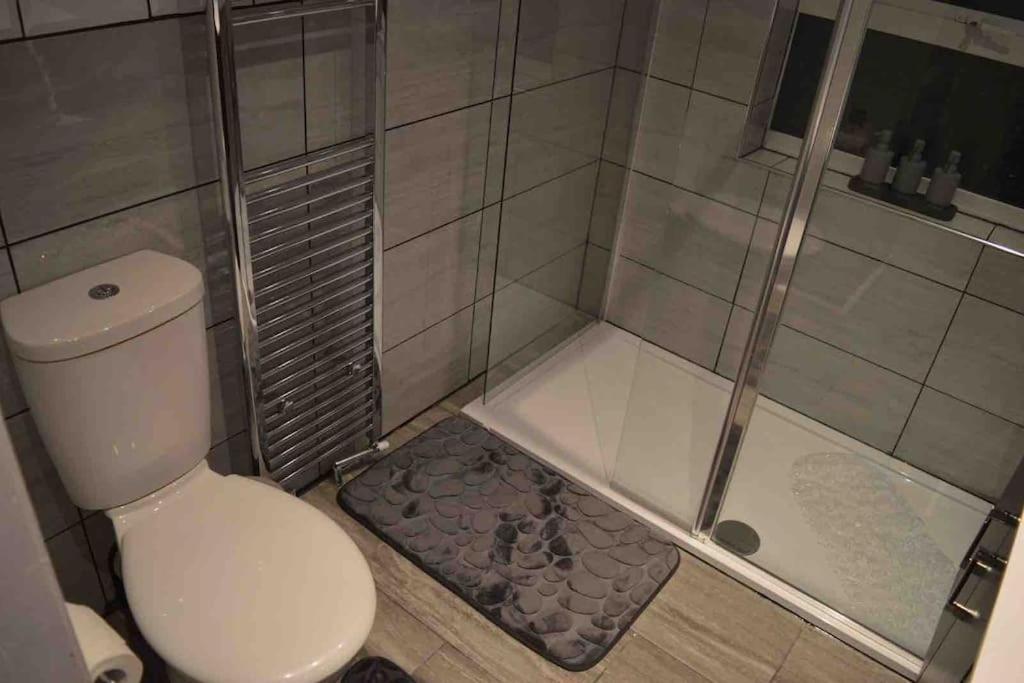 Unique 4 Bed House In Derby Perfect For Contractors And Families Villa Bagian luar foto