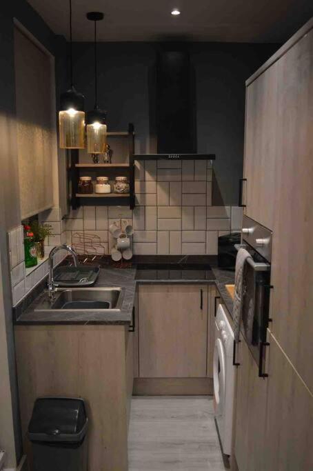 Unique 4 Bed House In Derby Perfect For Contractors And Families Villa Bagian luar foto